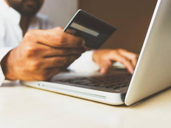 Allegro dla seniora - na czym to polega? Pomoc w zakupach online