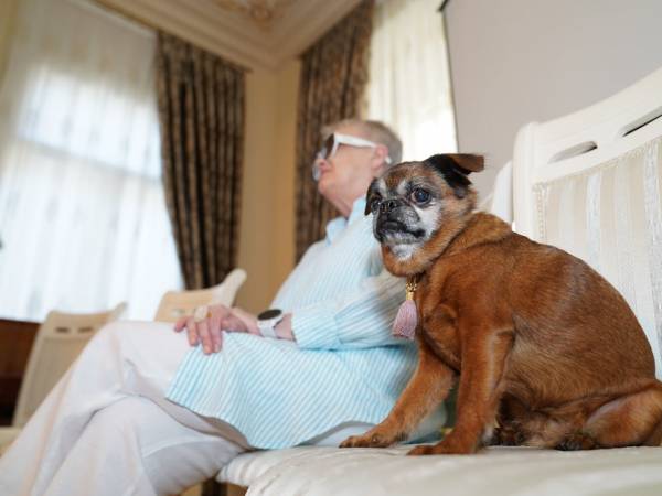 Jak wspierać seniorów? Trudy, z którymi zmagają się bliscy