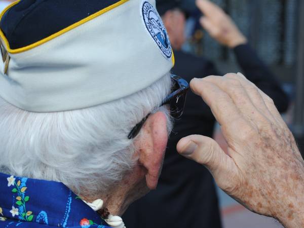 Na jakie ulgi mogą liczyć seniorzy i kombatanci?