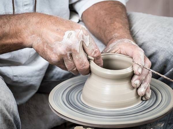 Wyrzeźbić Giszowiec - zajęcia ceramiczne dla seniorów w Katowicach